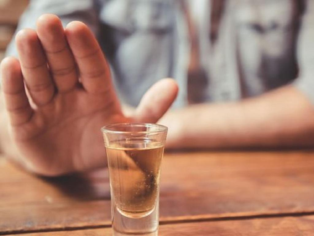 Có nên bỏ rượu đột ngột không? Làm sao để cai rượu hiệu quả, an toàn?