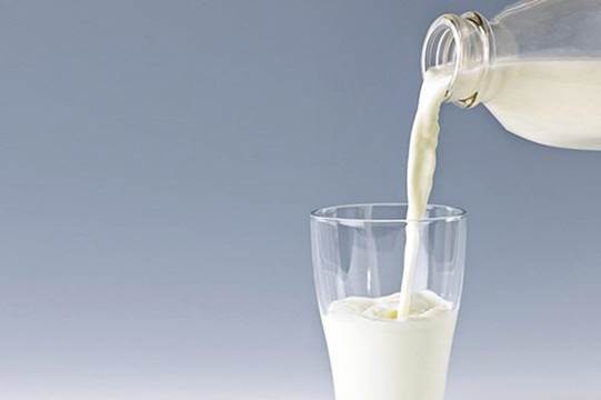 Dùng sữa để hạn chế say sỉn trước khi uống rượu