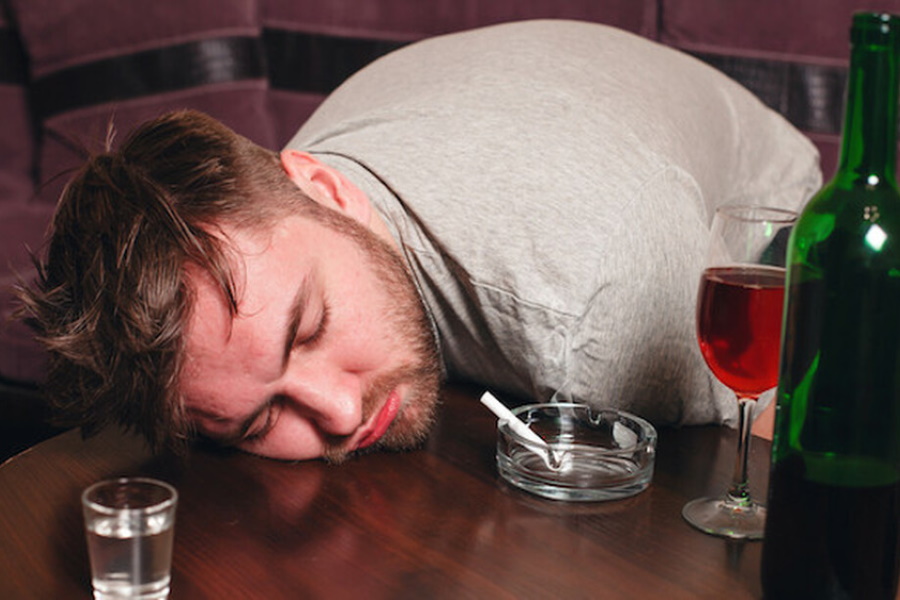 Uống nhiều rượu khiến con người mất khả năng phản ứng với sự việc xung quanh