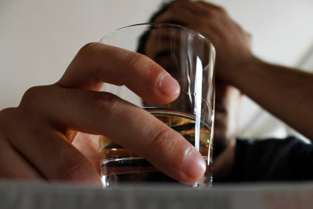 Tửu lượng kém đi có đáng lo ngại? Đâu là giải pháp tối ưu cho người thường xuyên phải uống rượu?