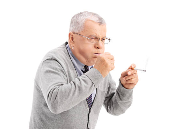 Ho khạc đờm là triệu chứng thường gặp của người bệnh COPD