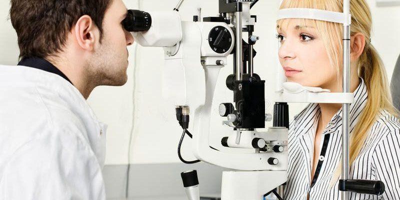 Bệnh nhân tiểu đường cần kiểm tra mắt định kỳ hoặc khi có dấu hiệu nhìn mờ