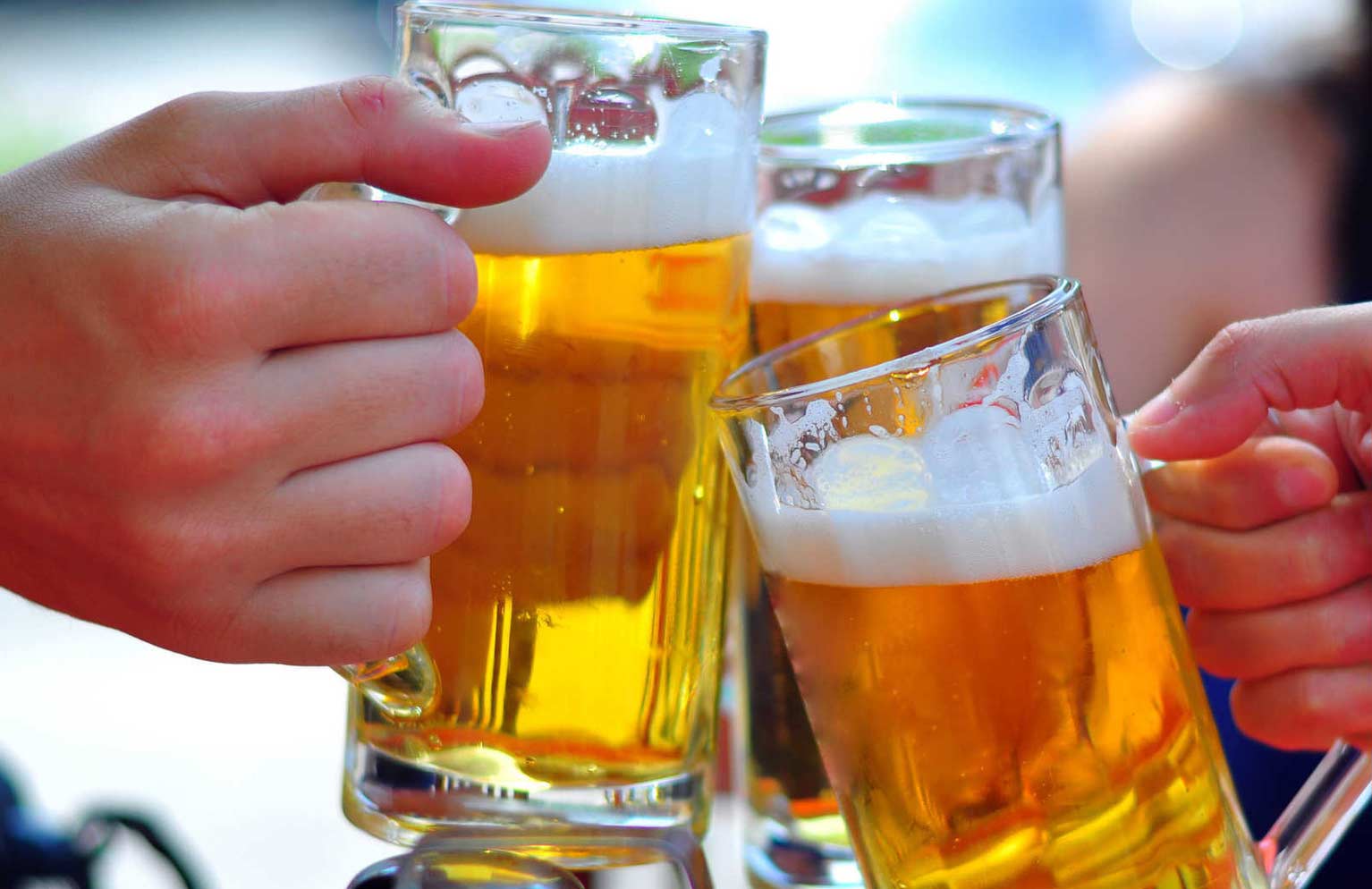 Uống nhiều bia rượu dễ bị bệnh gut