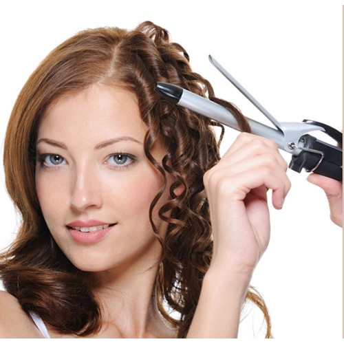 Làm đẹp tóc cũng là nguyên nhân khiến tóc yếu và dễ gãy rụng