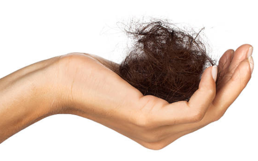 Tóc rụng do rất nhiều nguyên nhân khác nhau