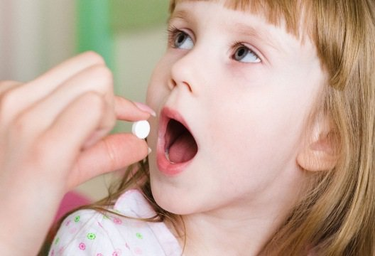 Lạm dụng kháng sinh gây rối loạn hệ vi sinh đường ruột ở trẻ