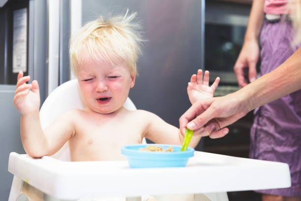 Trẻ quấy khóc trong bữa ăn là biểu hiện của biếng ăn