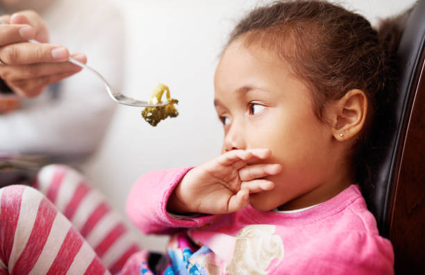 Việc ép trẻ ăn thật nhiều dễ khiến con có tâm lý “sợ” ăn