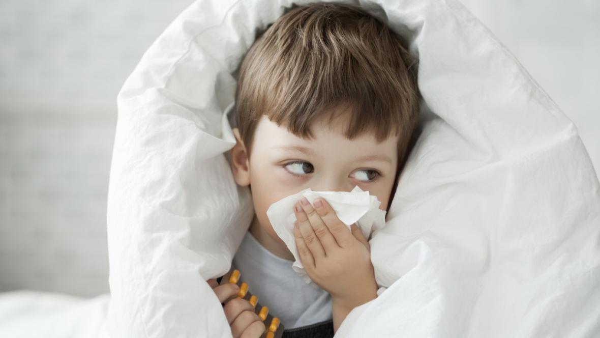 Trẻ bị sốt cảm cúm