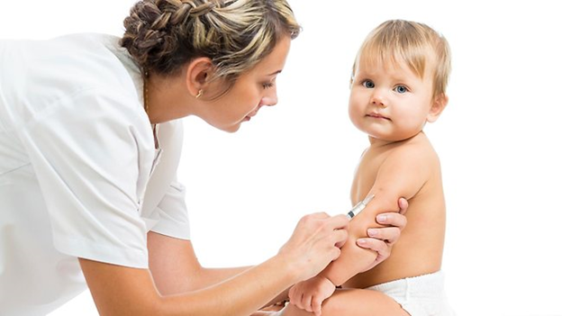 Cha mẹ nên cho trẻ đi tiêm vắc-xin đầy đủ theo lứa tuổi