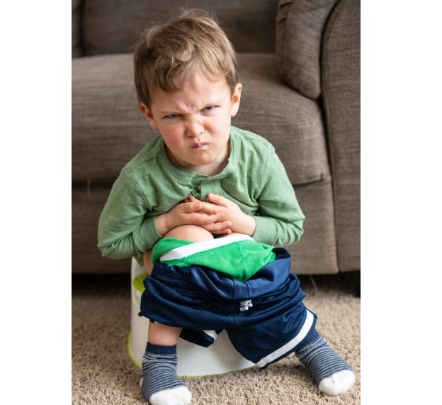 Trẻ có thể bị táo bón do rối loạn tiêu hóa