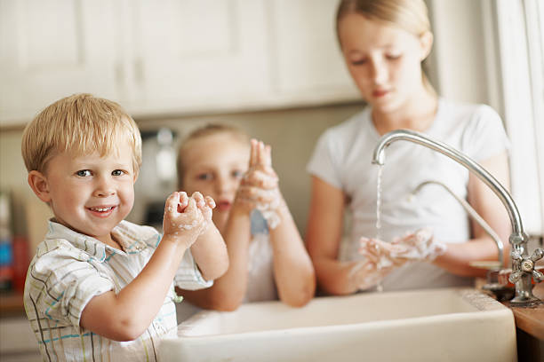  Cha mẹ nên tạo thói quen rửa tay cho con yêu