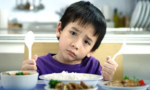 Có nhiều nguyên nhân khiến trẻ 4 tuổi biếng ăn