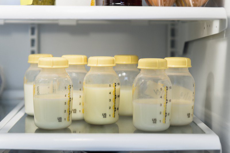 Hướng dẫn cách lưu trữ sữa mẹ cho trẻ sơ sinh