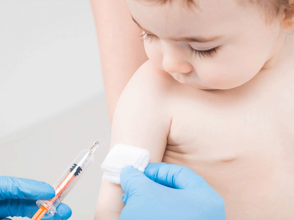 Tiêm phòng cho trẻ là biện pháp giúp tạo miễn dịch chủ động