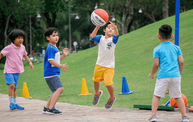 Chơi thể thao giúp trẻ phát triển chiều cao và ăn ngon miệng hơn