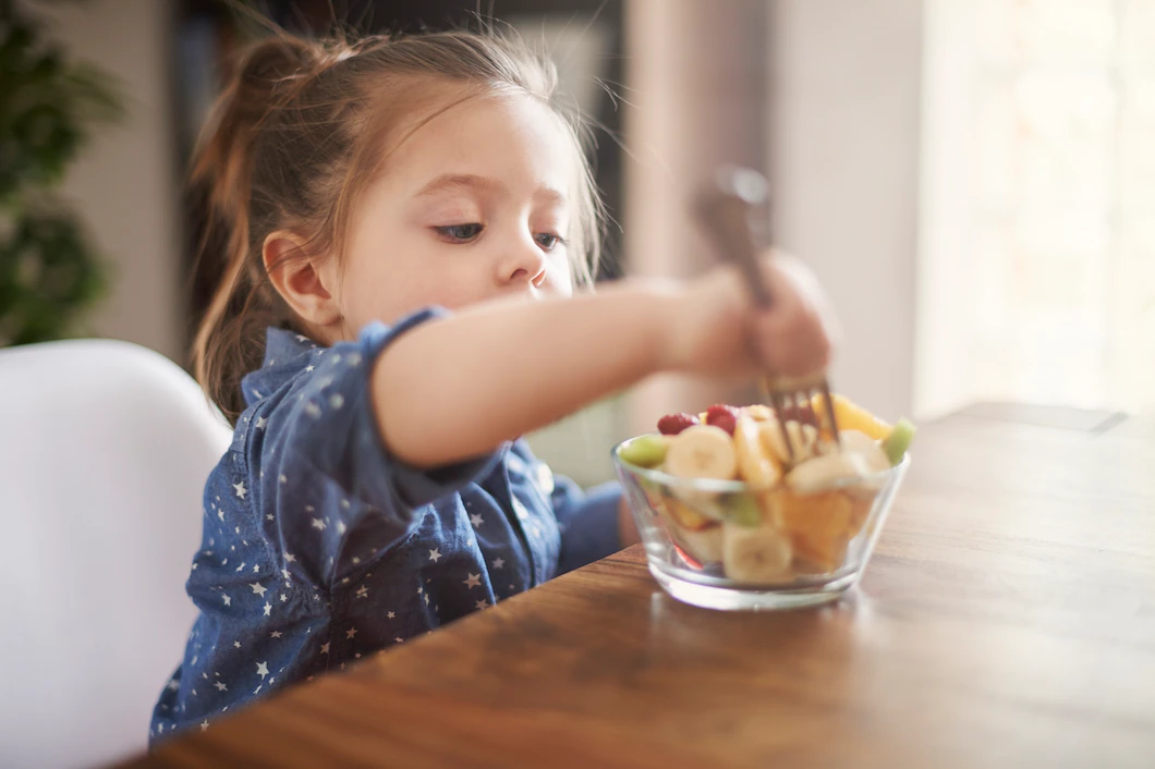 Chọn loại thực phẩm lành mạnh, dễ tiêu hóa cho bữa ăn vặt của trẻ