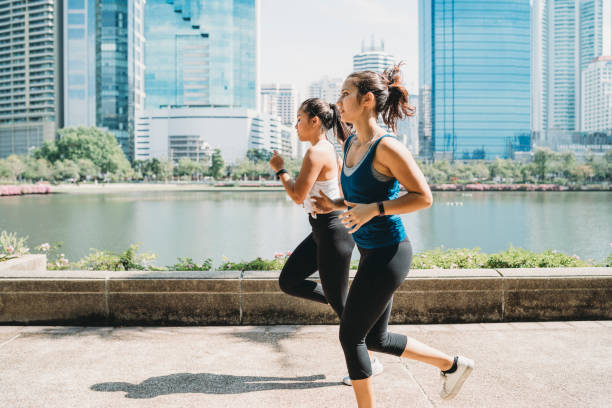 Bị suy giãn tĩnh mạch chân có nên chạy bộ không? Chế độ ăn uống, sinh hoạt, tập luyện như thế nào?
