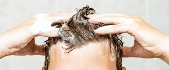 Rụng tóc hói đầu do sử dụng các hóa chất tẩy rửa, thuốc nhuộm tóc