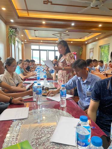Các anh chị trình dược viên hăng hái tham gia trả lời câu hỏi