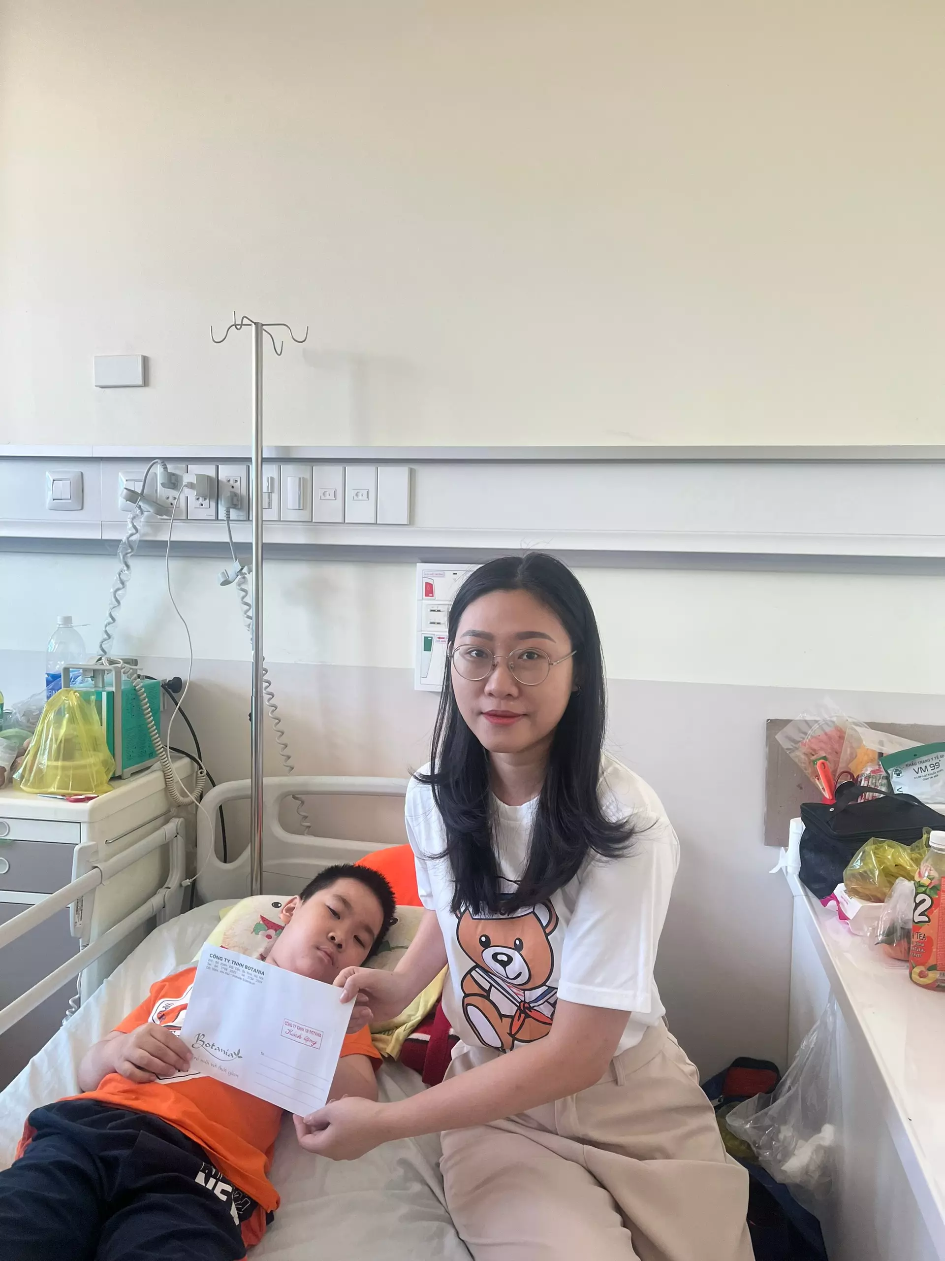 Công ty Botania giúp đỡ cậu bé nghèo mắc căn bệnh “nhà giàu”