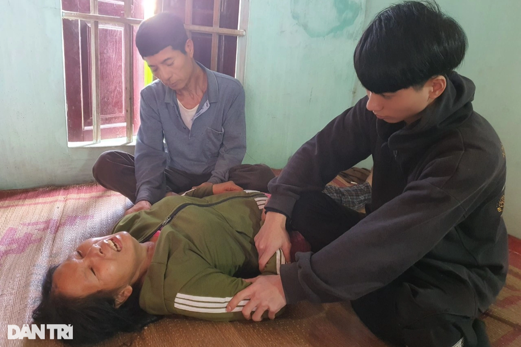 Công ty Botania nghẹn lòng trước hoàn cảnh một gia đình nghèo khó, bệnh tật