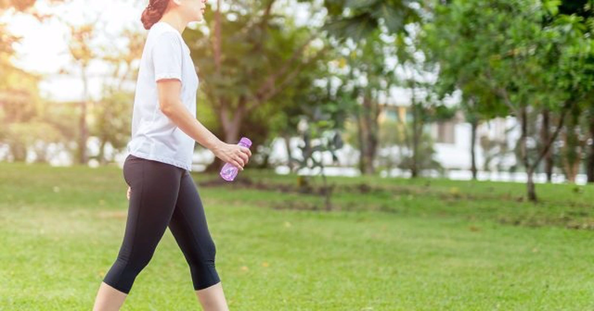 Đi bộ nhanh 30 phút/ ngày.