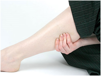 Nữ giới không nên chủ quan khi chân nổi nhiều gân xanh